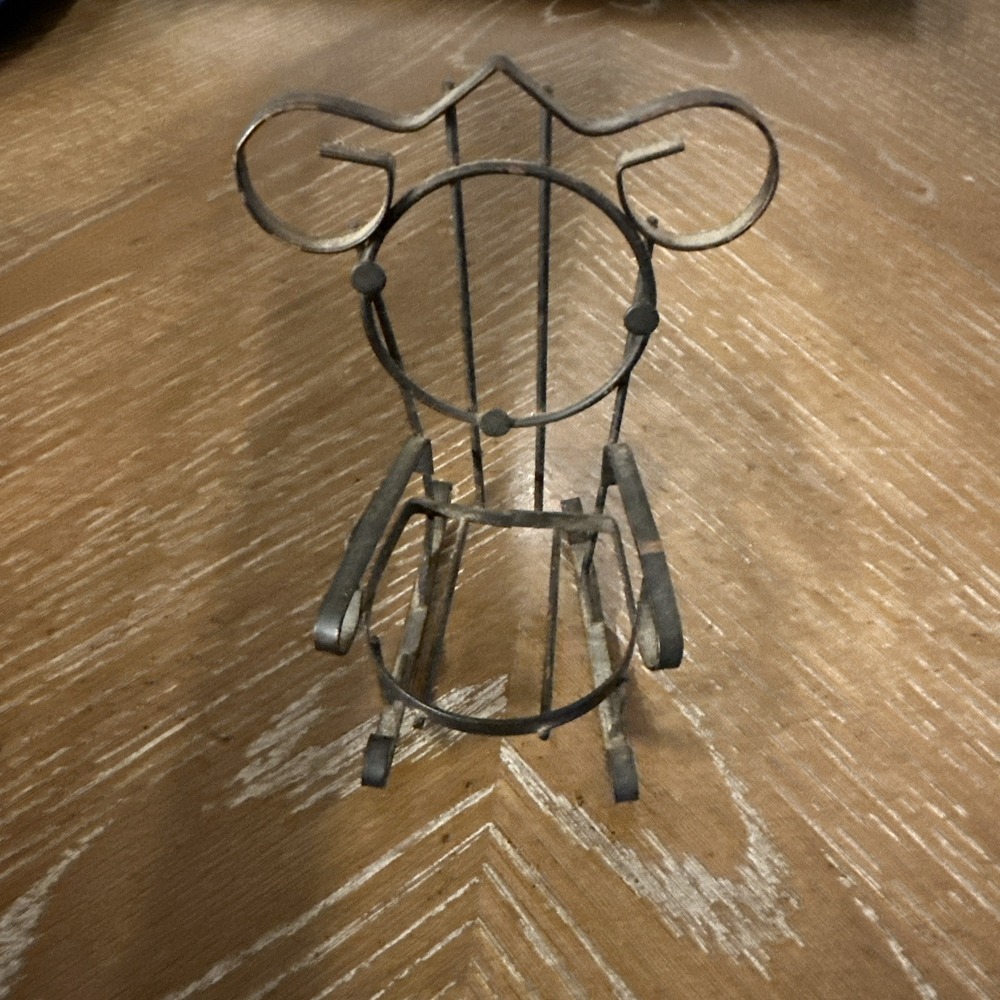 miniture vintage metal rocking chair Measure 5" H X 4"‎ w At Top.